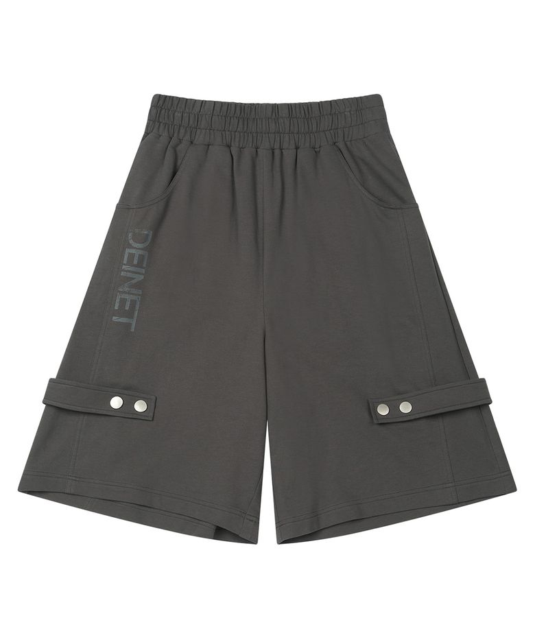 METAL DETAIL BERMUDA PANTS IN CHARCOAL