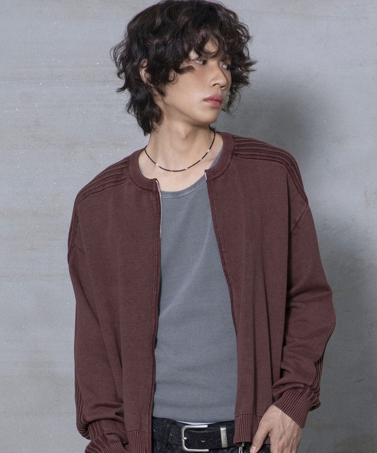 엑스톤즈(XTONZ) XTK184 슬림핏 빈티지 워싱 니트 집업 (BURGUNDY)