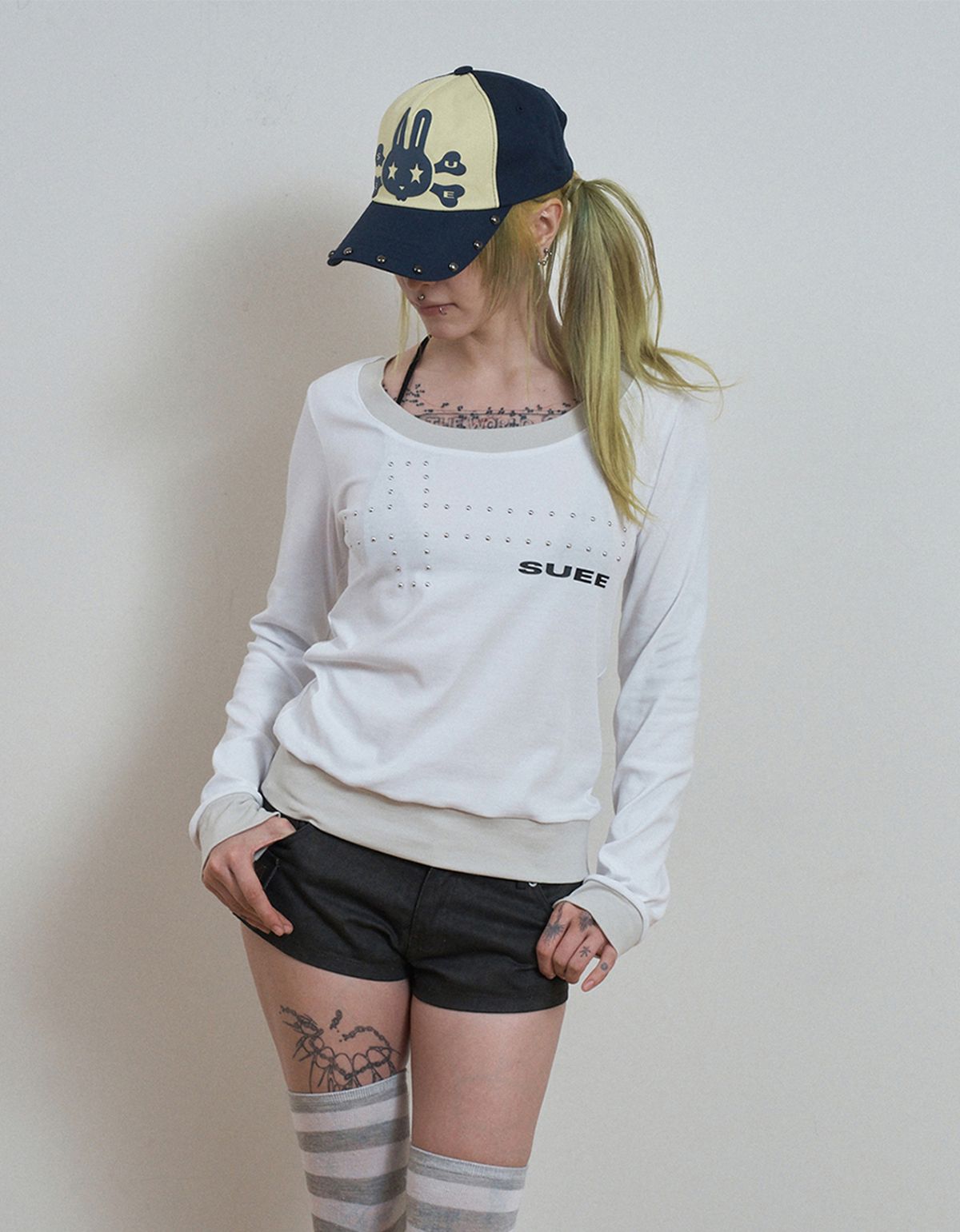 셋업이엑스이(SETUP-EXE) CONTRAST CROSS HOTFIX TEE / WHITE
