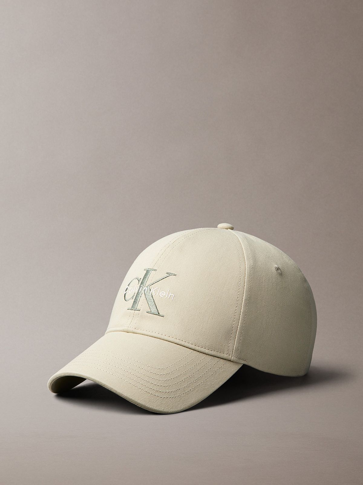 캘빈클라인 진(CALVIN KLEIN JEANS) 모노로고 자수 볼캡 4G5004G Q9A
