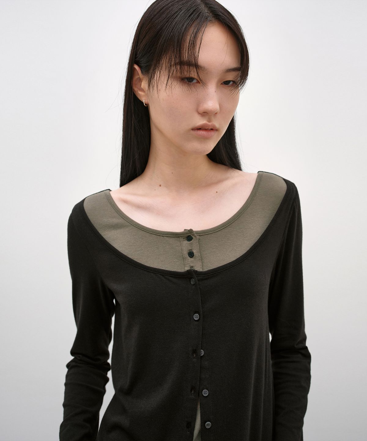 인사일런스 우먼(INSILENCE WOMEN) 가디건 레이어드 헨리넥 롱슬리브 BLACK