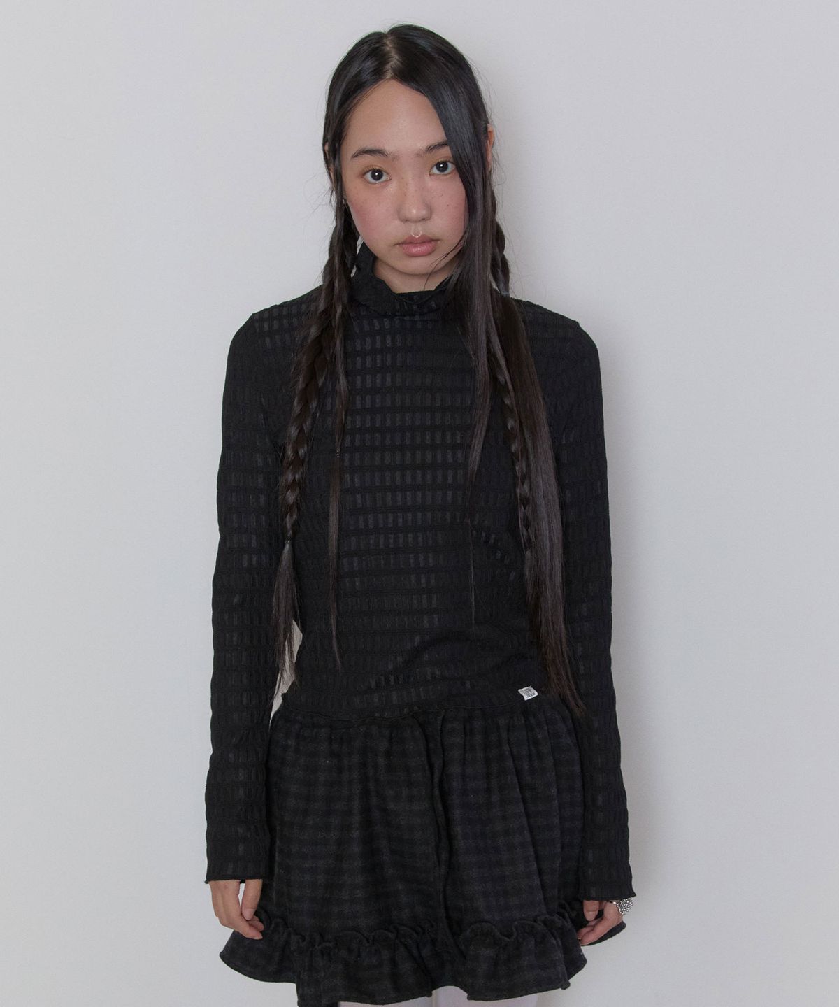타입서비스(TYPESERVICE) Textured Mock Neck Top [Black]