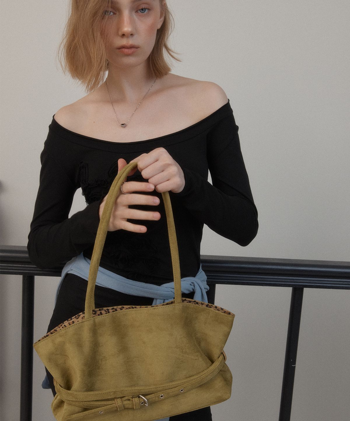 레터리(LETERIE) MELLOW REVERSIBLE BELT TOTE BAG_SUEDE OLIVE