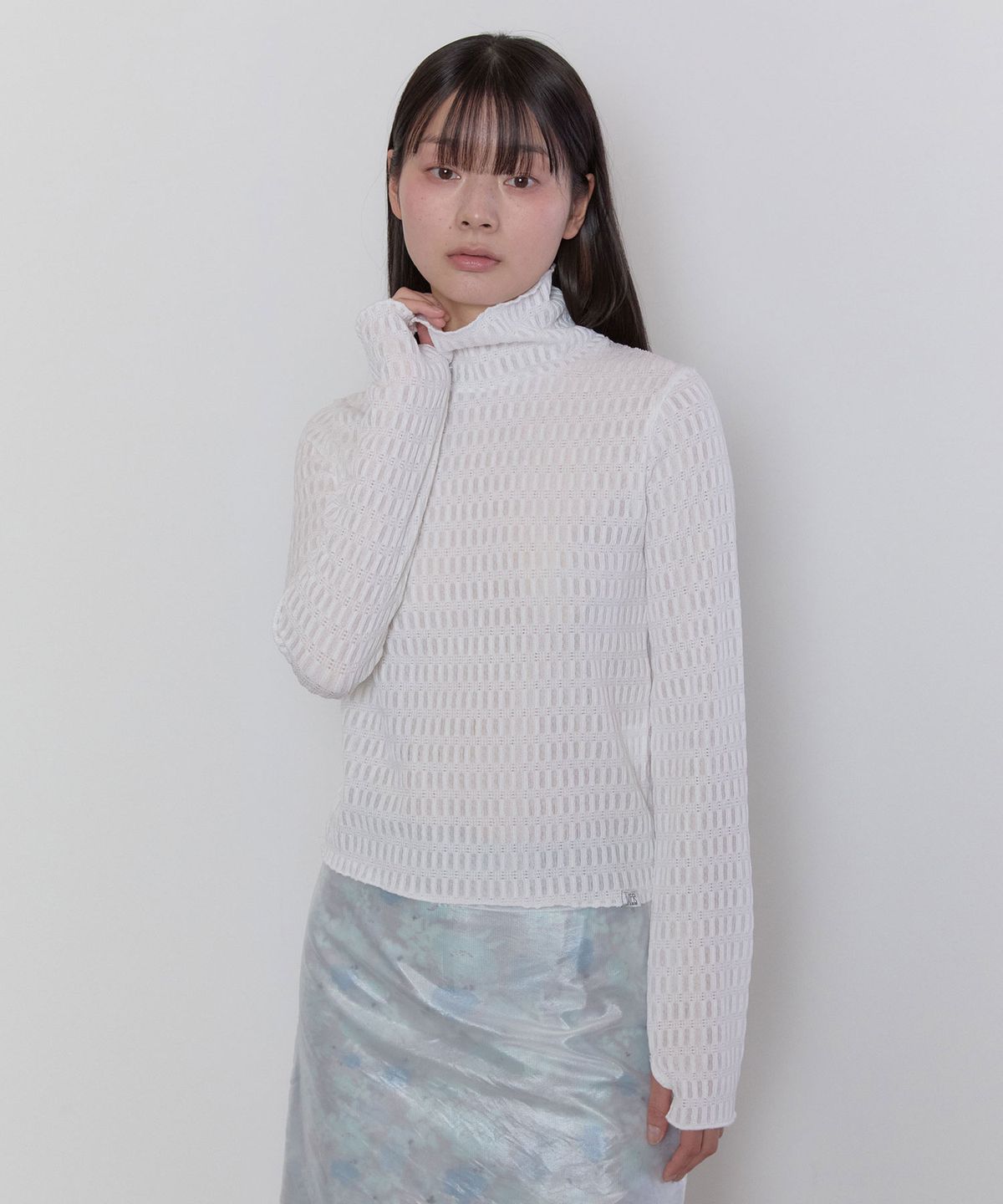 타입서비스(TYPESERVICE) Textured Mock Neck Top [White]