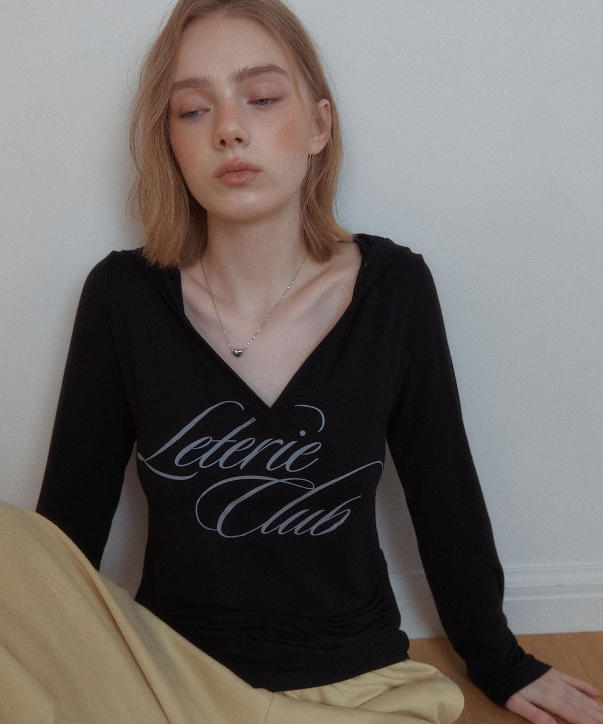 레터리(LETERIE) CLUB V-NECK HOODIE_BLACK