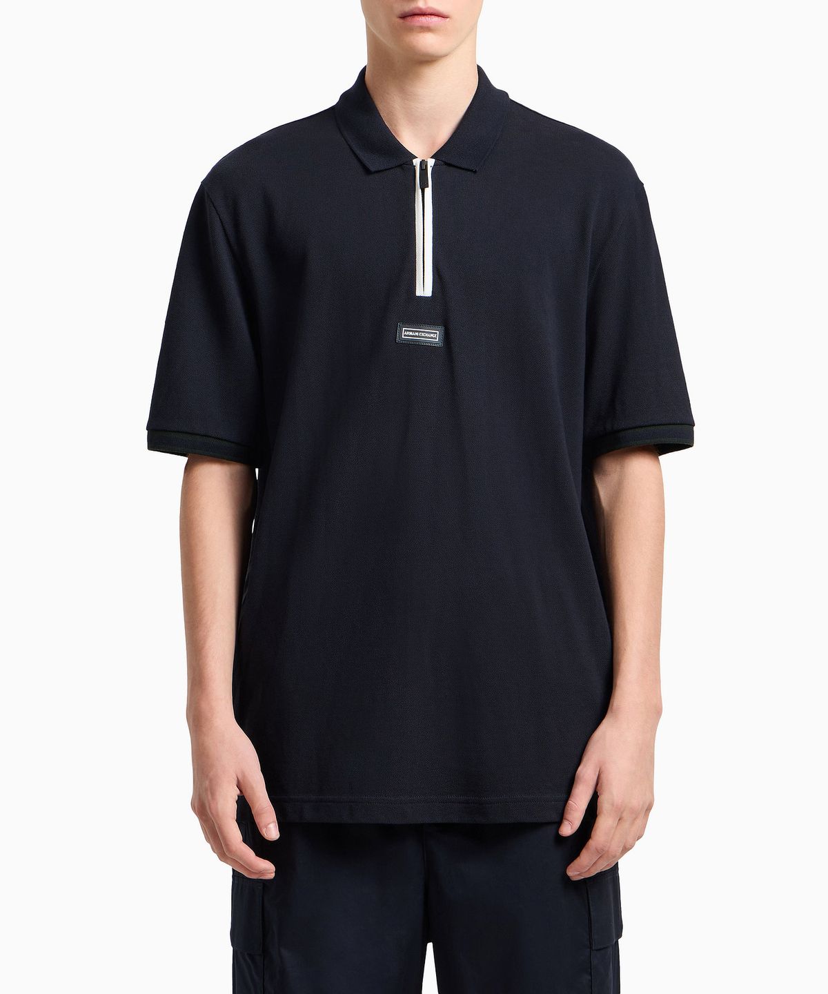 아르마니 익스체인지(ARMANI EXCHANGE) 남성 쿼터 지퍼 넥 피케 폴로 셔츠 _다크 네이비_A415131004