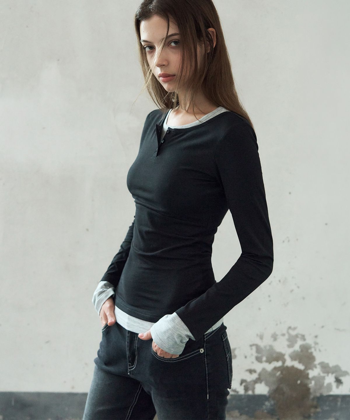 레더리(LEATHERY) 헨리넥 레이어드 롱슬리브 [BLACK]