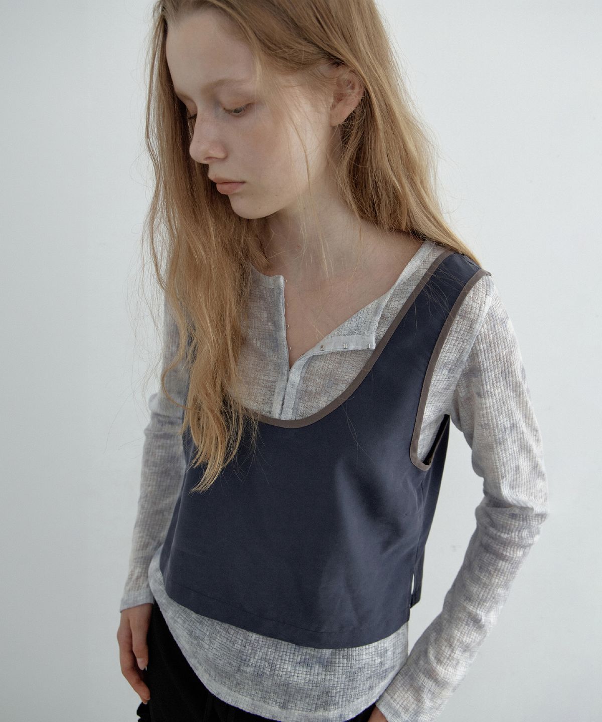 토아베(TOAVE) Cupro Contrast Bustier Top (Navy)
