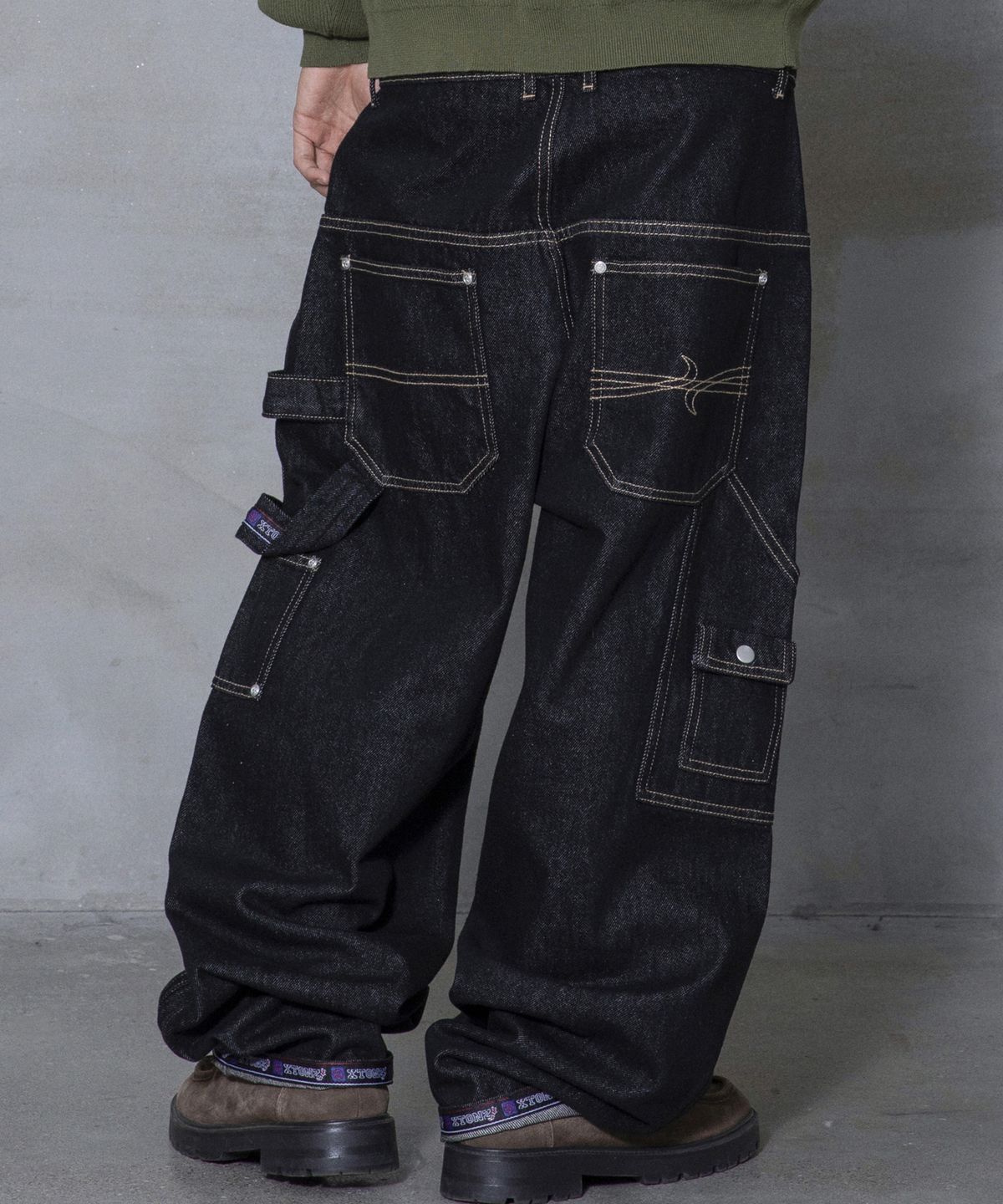 엑스톤즈(XTONZ) XP346 90s 롤업 루즈핏 카펜더 워크 데님 팬츠 (BLACK)