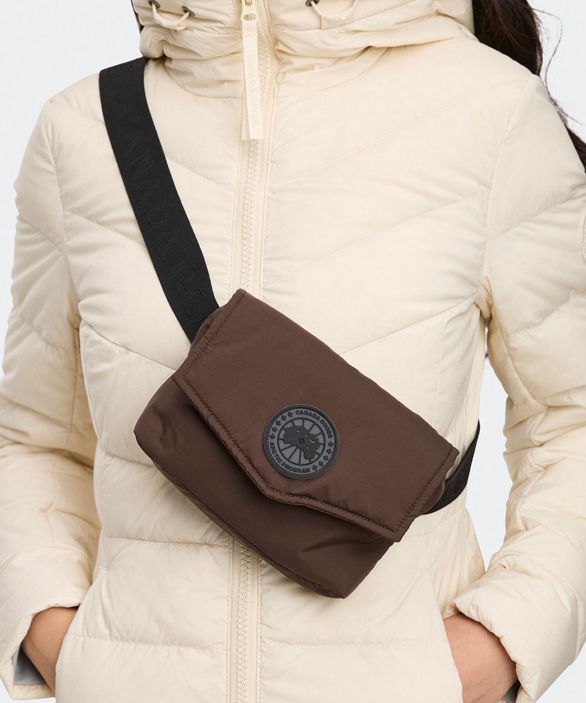 캐나다구스(CANADAGOOSE) 공용 미니 웨이스트팩 엔듀라럭스(Coffee Brown)_Q265AHAN02CWF