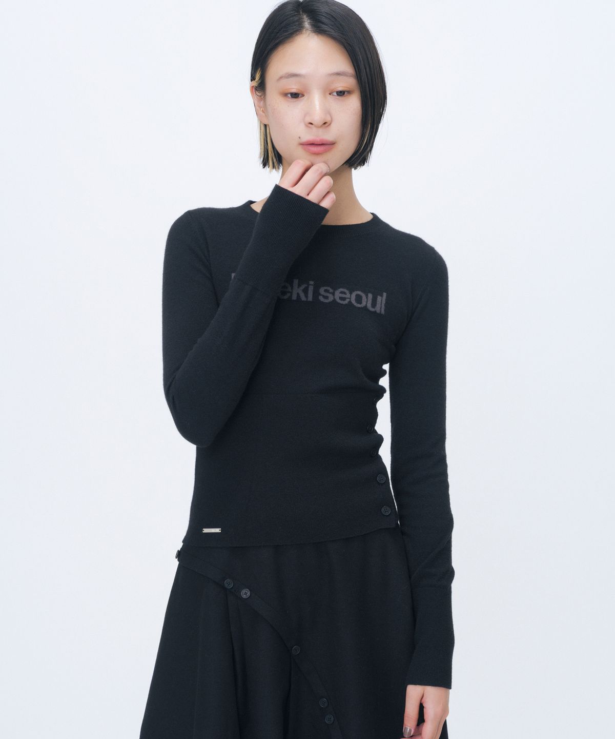 미세키서울(MISEKI SEOUL) Logo fitted knit top BLACK
