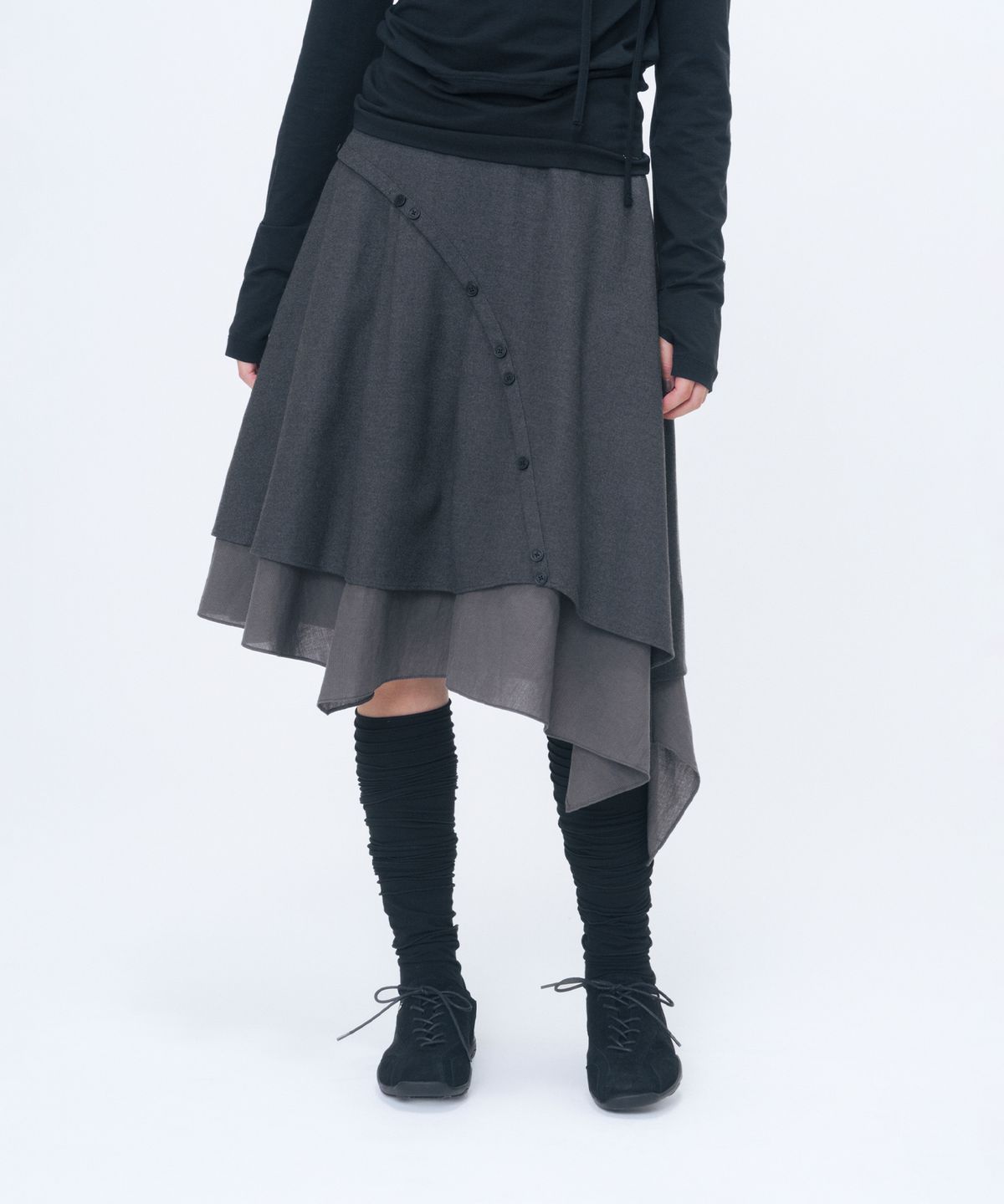 미세키서울(MISEKI SEOUL) Asymmetric line draped skirt CHARCOAL