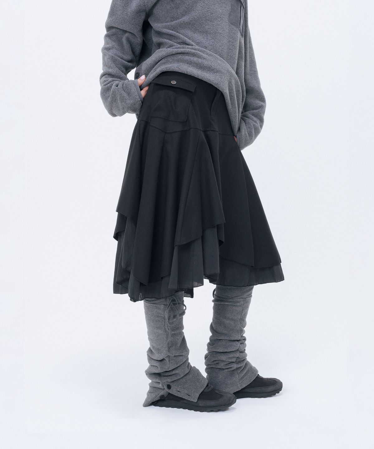 미세키서울(MISEKI SEOUL) Layered yoke flare midi skirt BLACK