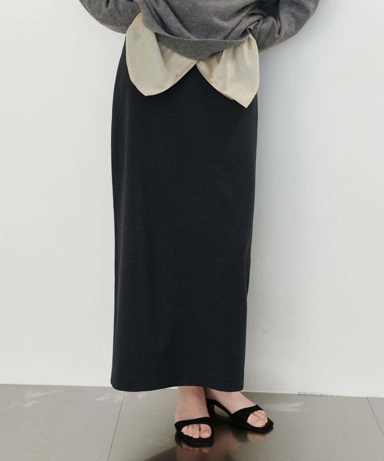 Back slit H-line maxi skirt