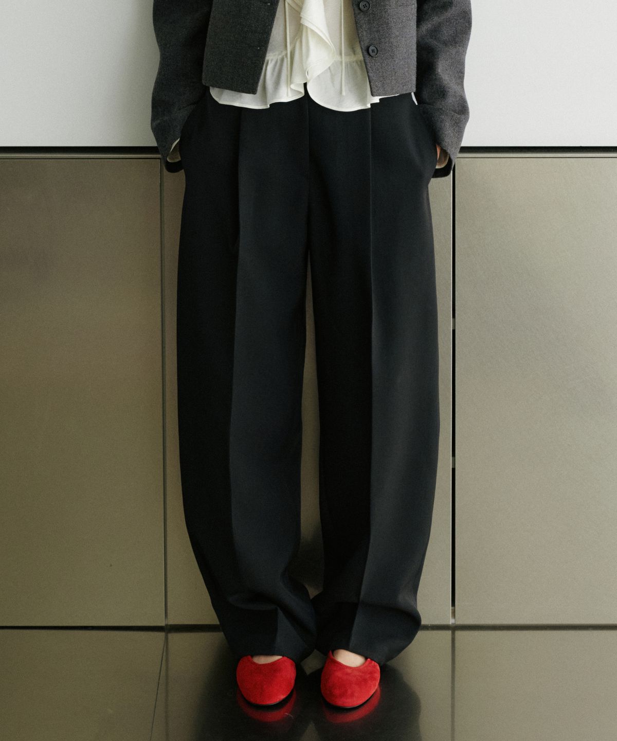 유라고(URAGO) Curved one-tuck slacks_2colors