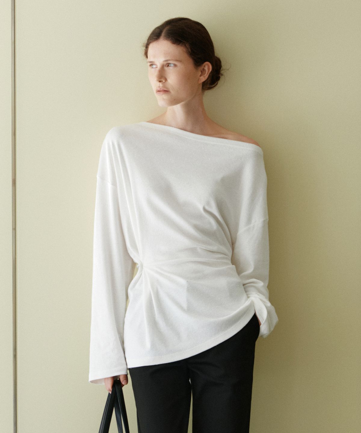 유라고(URAGO) One shoulder button t-shirt_2colors