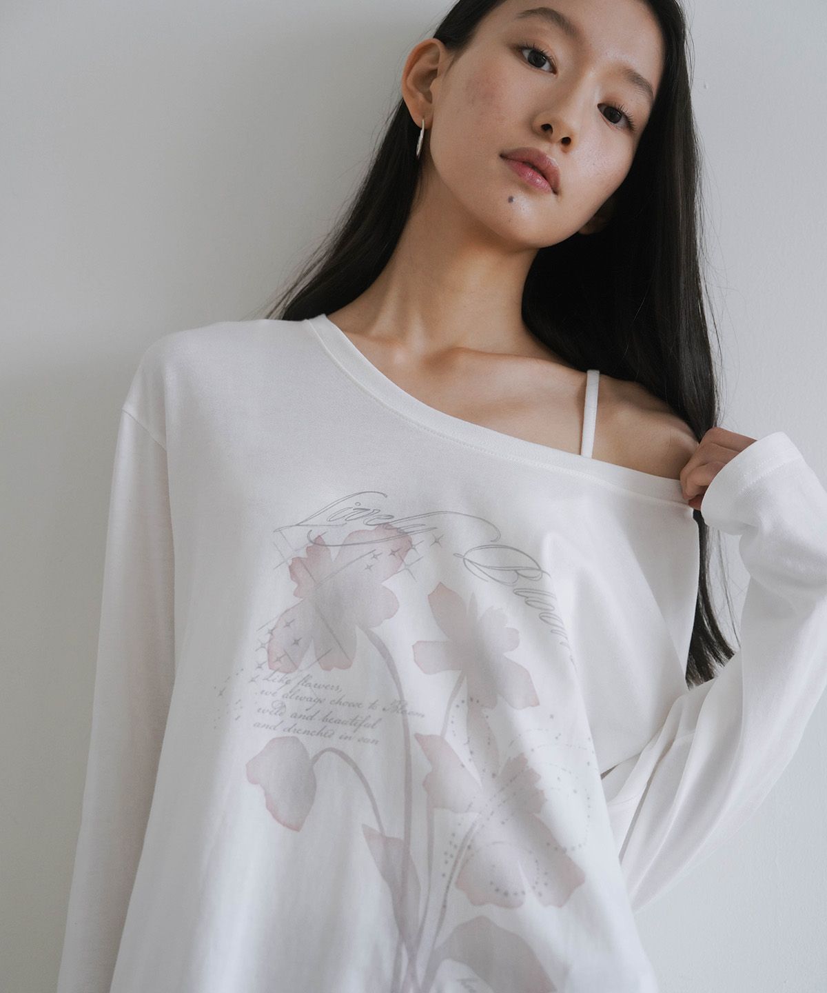 히어리(HEEARI) 플라워 프린팅 원숄더 롱슬리브_빈티지플라워
