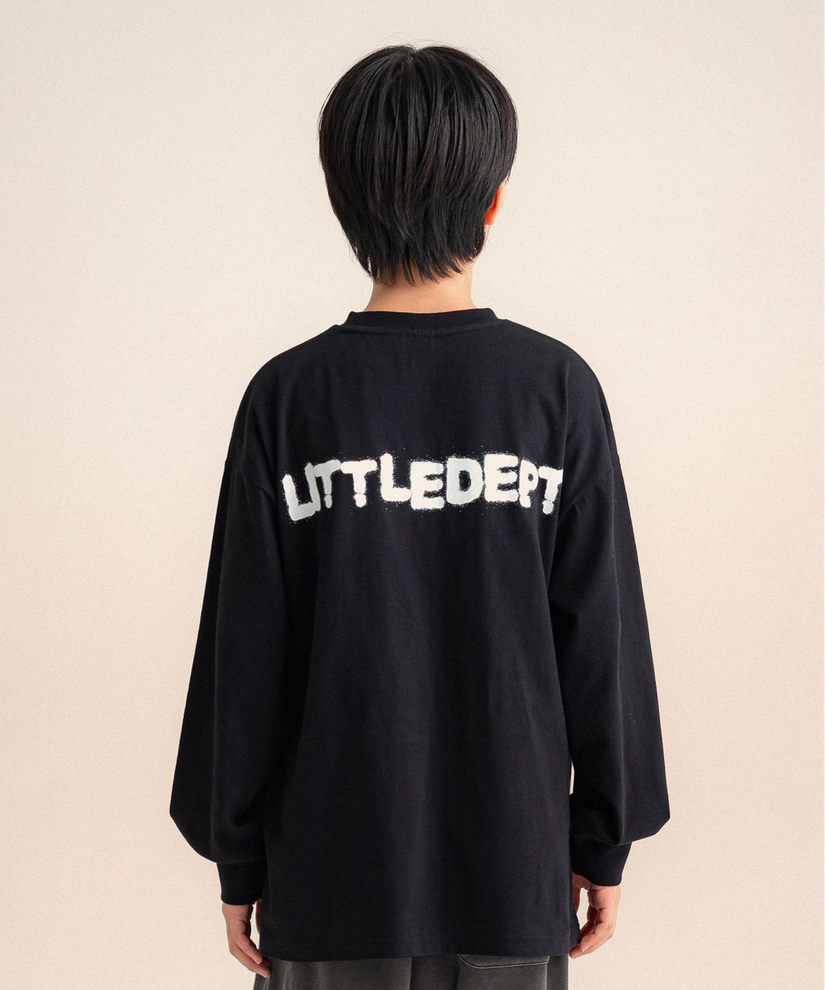 리틀뎁(LITTLE DEPT) 페인팅 백 로고 티셔츠 Black