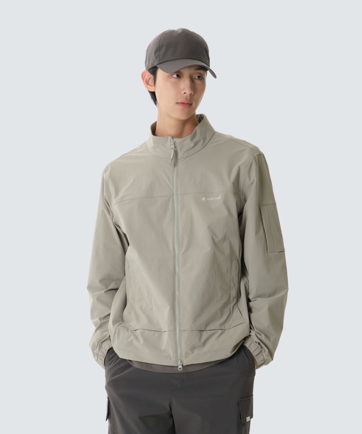 스노우피크 어패럴(SNOWPEAK APPAREL) 루트 스탠드넥 바람막이 (S26FMRWB68) Khaki Gray