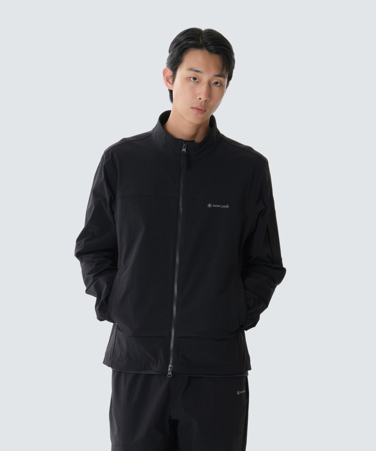 스노우피크 어패럴(SNOWPEAK APPAREL) 루트 스탠드넥 바람막이 (S26FMRWB68) Black