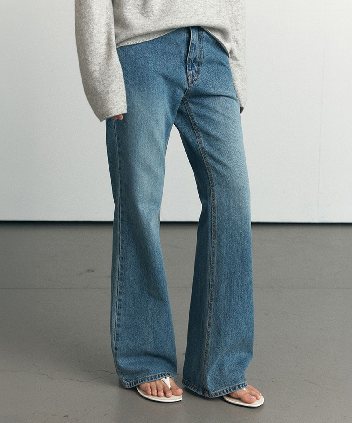 노운베러(KNOWNBETTER) Low rise flared denim pants [KNFW06PT03]_Blue