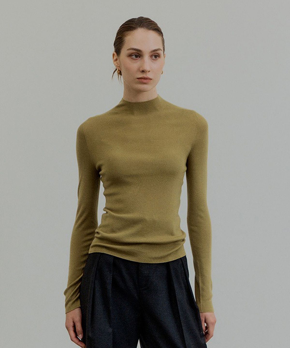 바니스뉴욕(BARNEYS NEWYORK) 26FW 울트라 파인울100 홀가먼트 풀오버 올리브