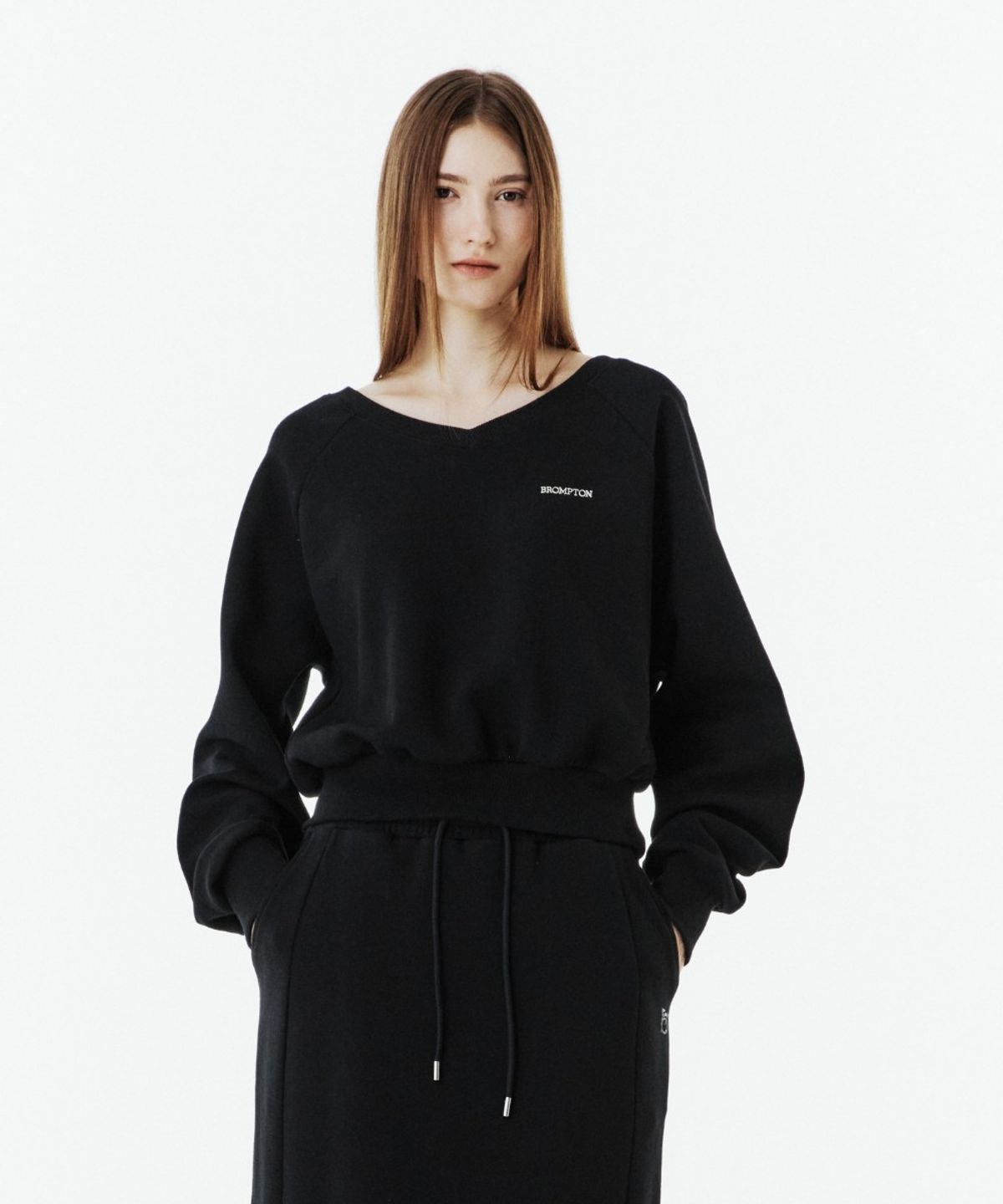 브롬톤 런던(BROMPTON LONDON) W V-NECK SWEATSHIRT - BLACK (P263WSW161)