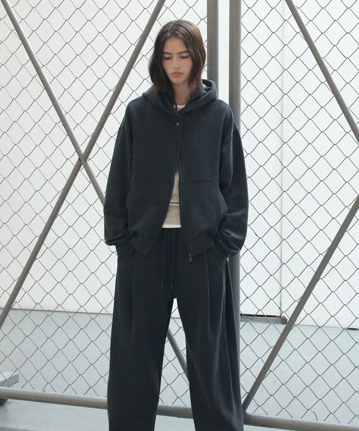 노운베러(KNOWNBETTER) Snap button hoodie zip-up [KNFW06JP09]_Pigment charcoal