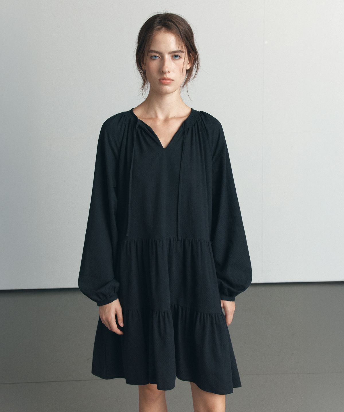 노운베러(KNOWNBETTER) V-neck smock tiered ops [KNFW06OPS02]_Black