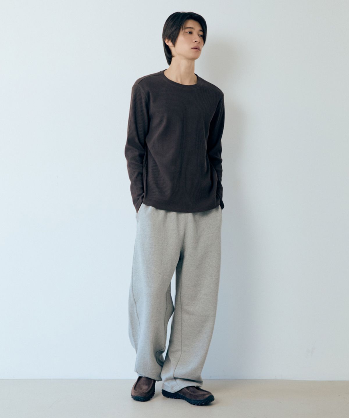 나우(nau) 에센셜 스웻 커브드 팬츠 Melange Gray