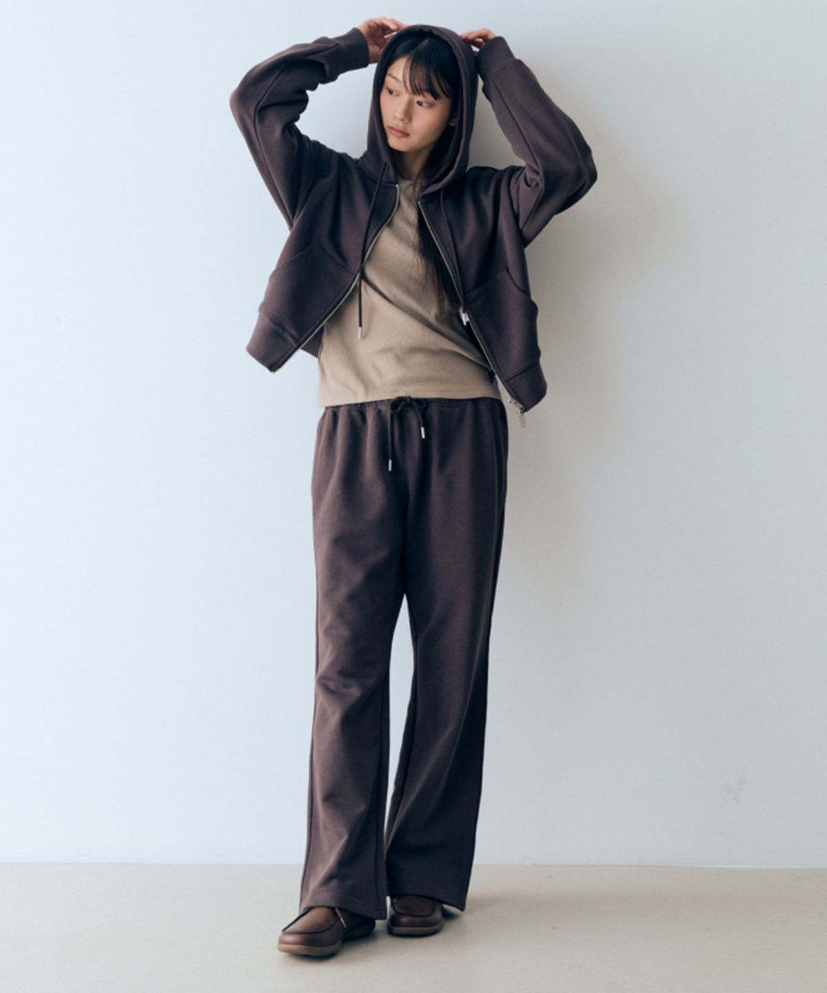 나우(nau) W 에센셜 스웻 부츠컷 팬츠 Brown