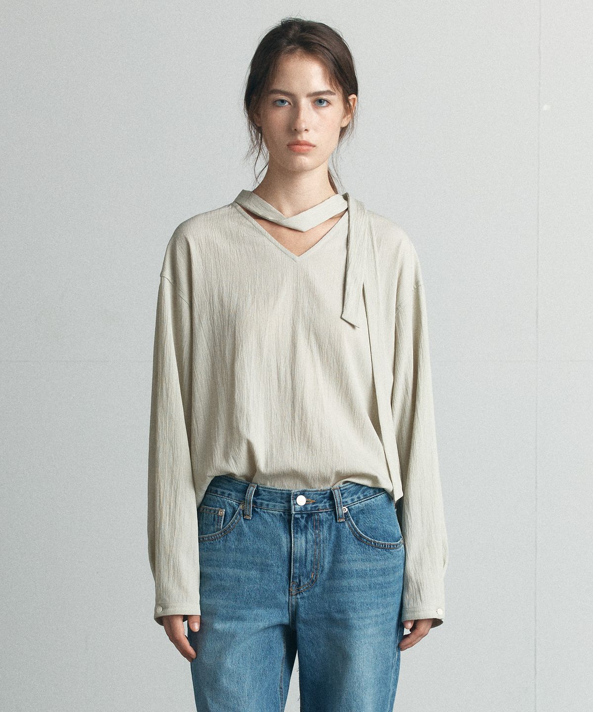 노운베러(KNOWNBETTER) Wrinkle V-neck tie blouse [KNFW06BL05]_Mint
