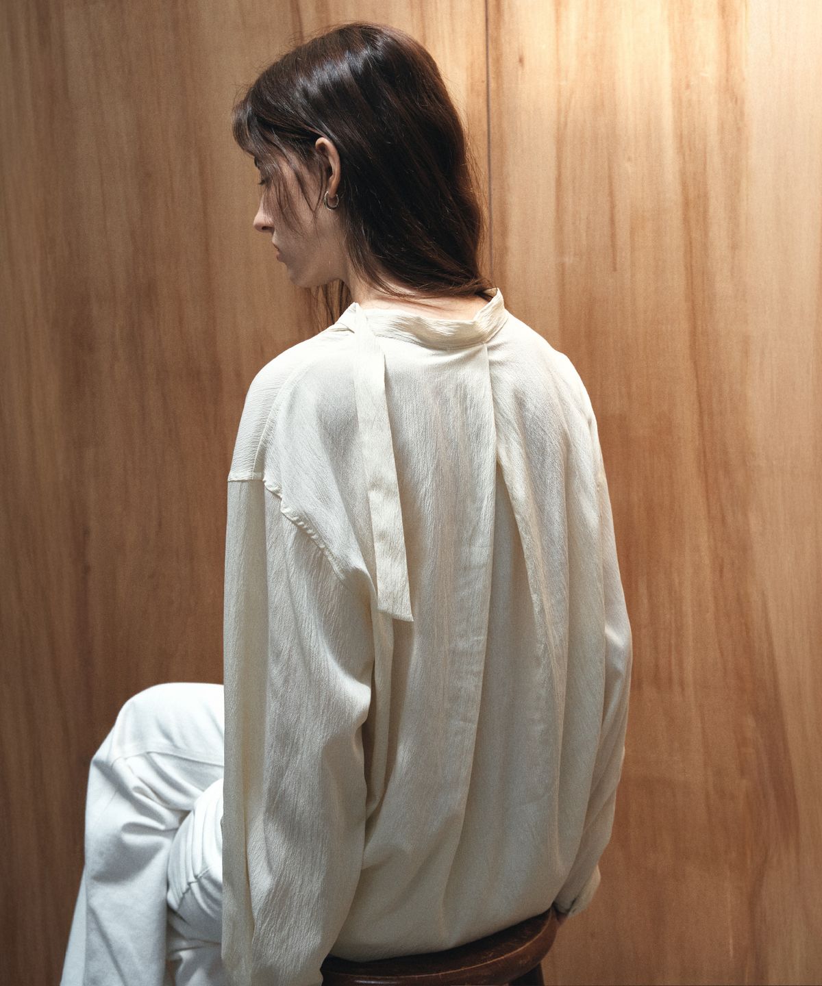 노운베러(KNOWNBETTER) Wrinkle V-neck tie blouse [KNFW06BL04]_Butter