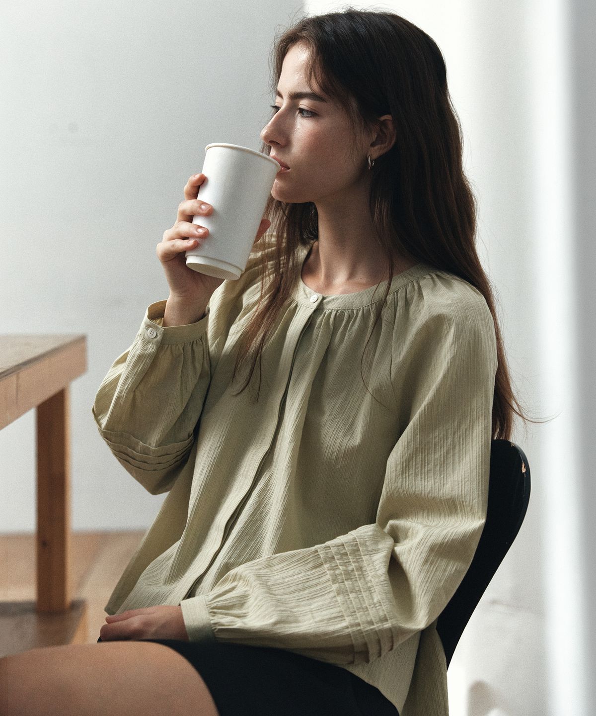노운베러(KNOWNBETTER) Dobby stripe shirring blouse [KNFW06BL11]_Olive