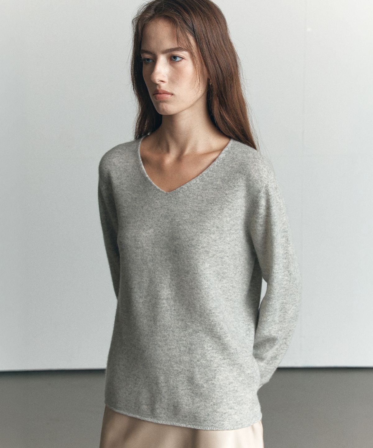 노운베러(KNOWNBETTER) Wholegarment V-neck wool knit [KNFW06KN09]_Light gray