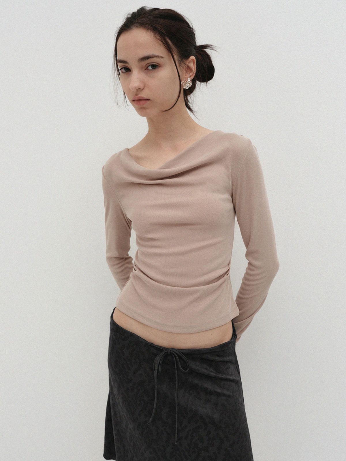소플러(SOFLER) LINDA SHIRRING TOP_BEIGE