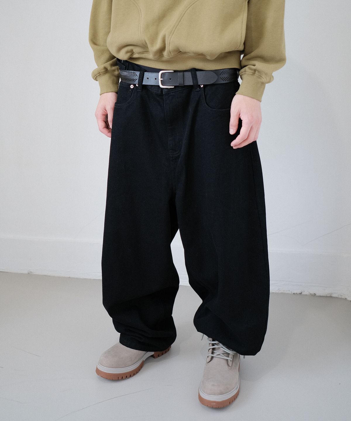 나이스고스트클럽(NICEGHOSTCLUB) 3STAR CURVED JEANS_BLACK(NG2GFUPA12A)