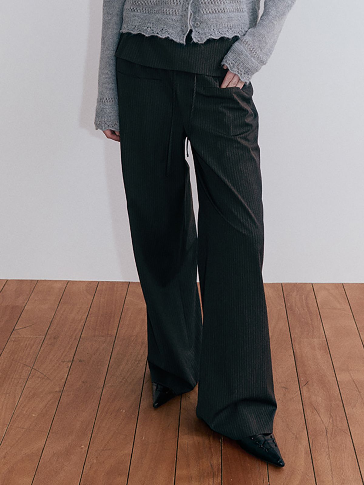 에트몽(ETMON) Stripe Fold Strap Pants, Charcoal