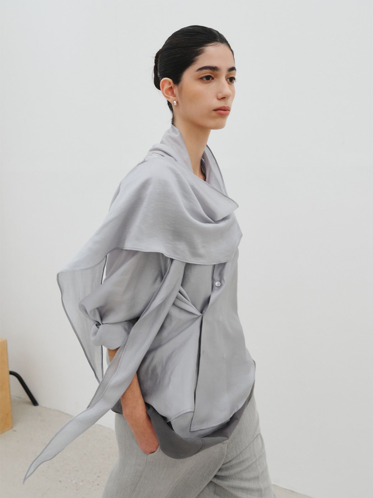 리플레인(REPLAIN) SCARF TIE BLOUSE_SMOKE BLUE