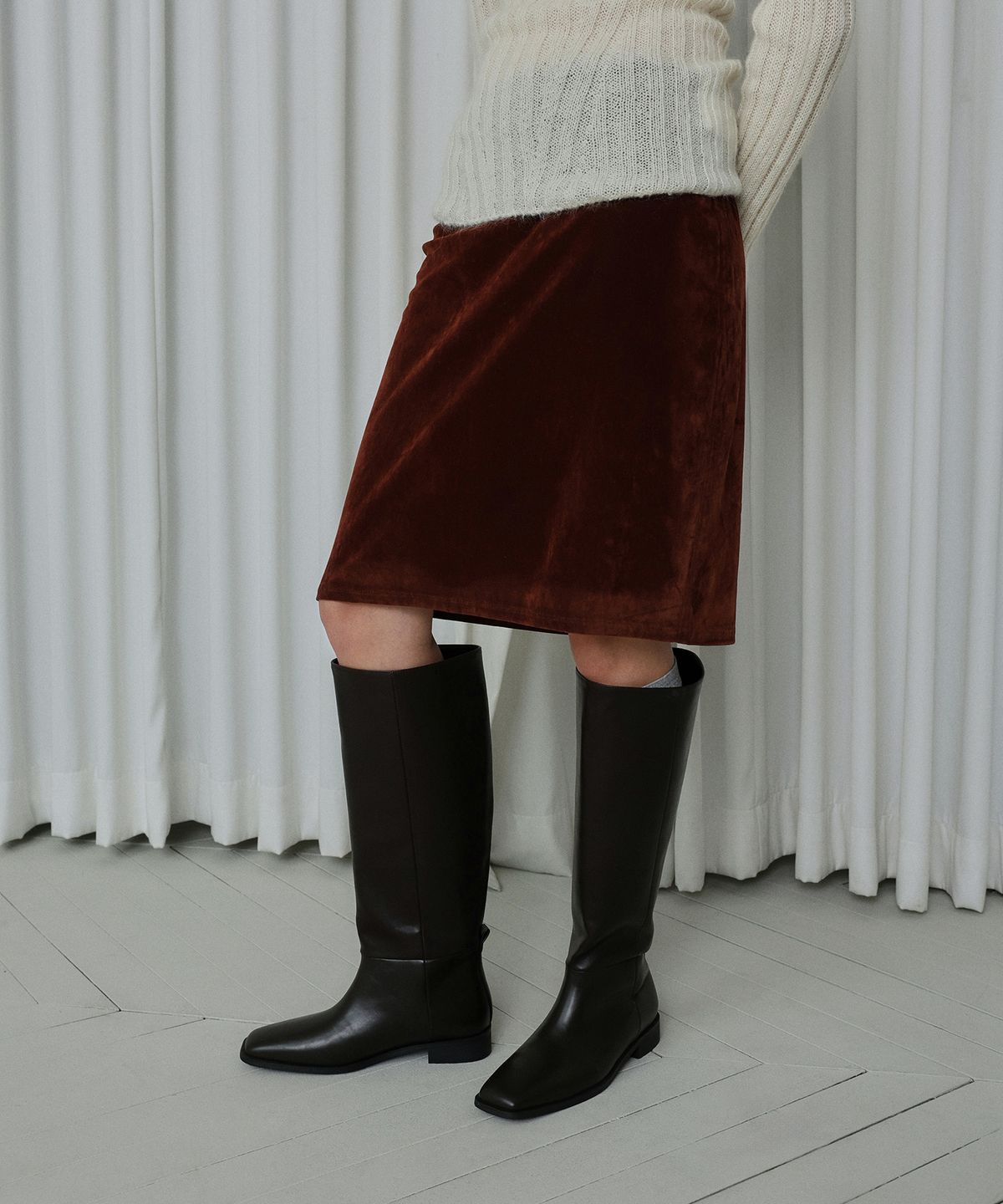 에퓨레(EPURE) LESS Square Long Boots (2color)