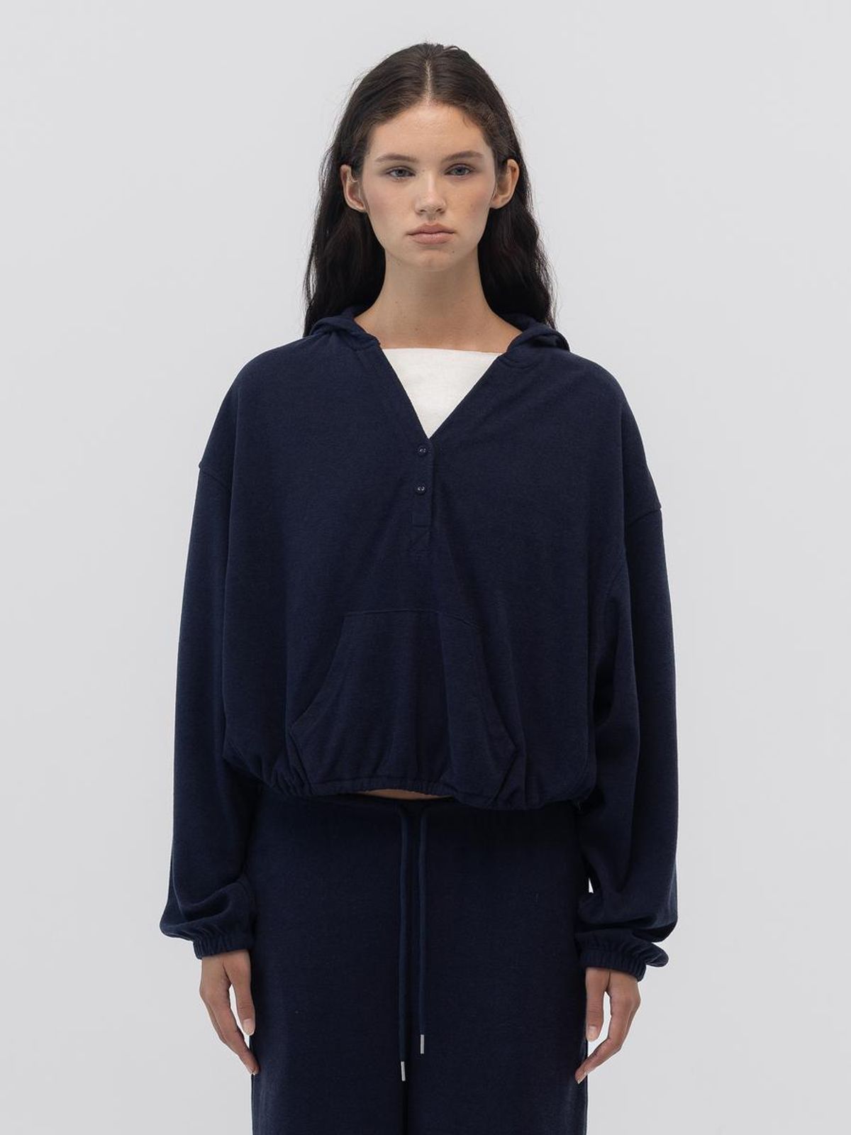 글로니(GLOWNY) SNUG TERRY V-CUT HOODIE (NAVY)