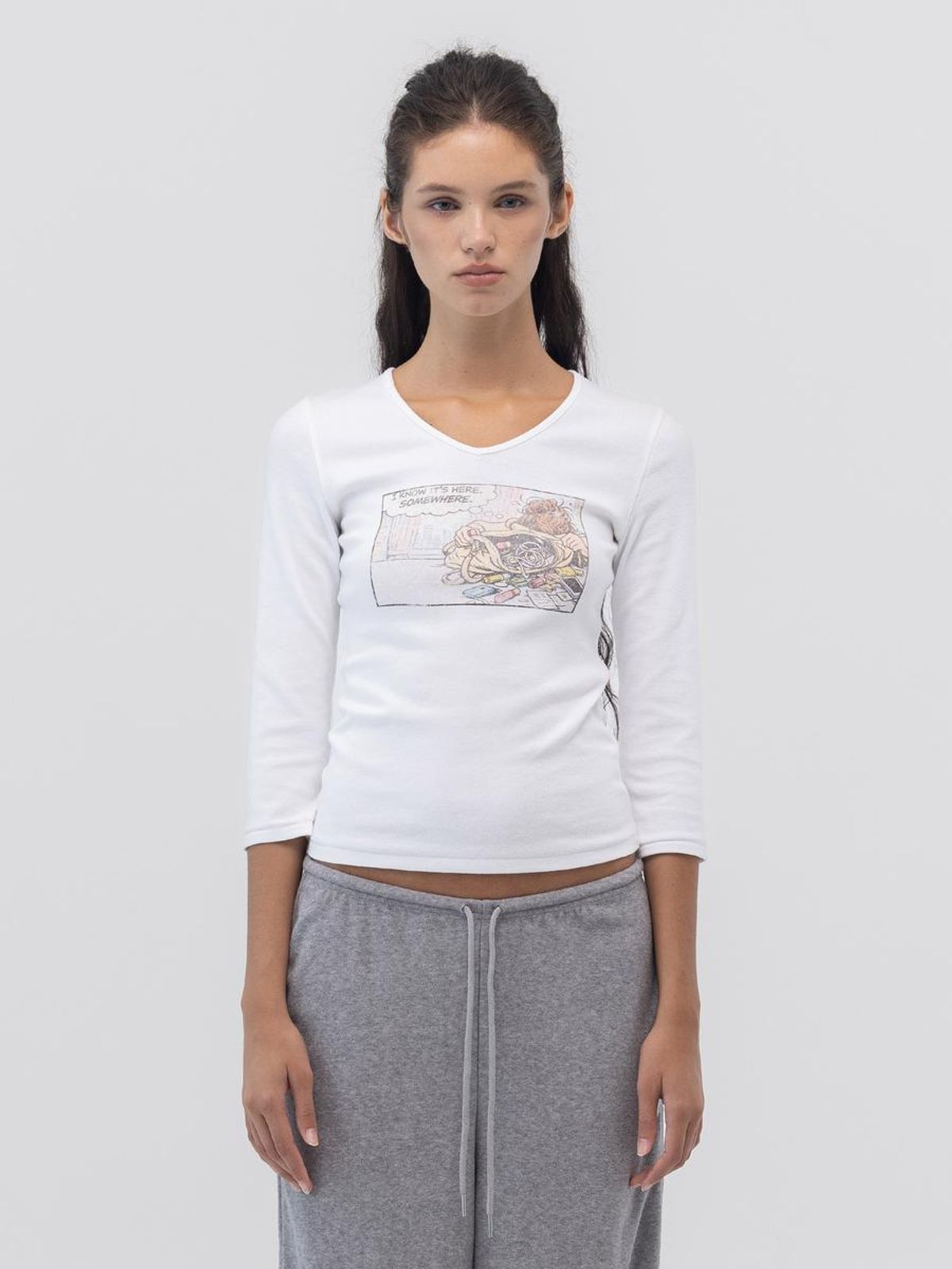 글로니(GLOWNY) LOST GIRL V NECK 3/4 SLEEVE (WHITE)