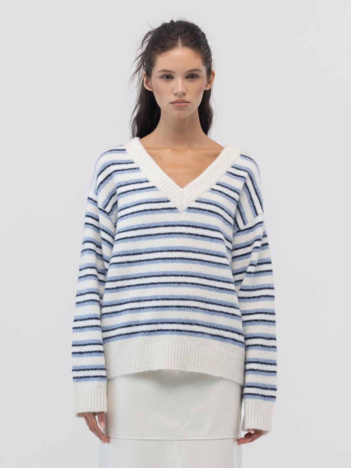 글로니(GLOWNY) MELLOW V-NECK STRIPE KNIT (IVORY STRIPE)