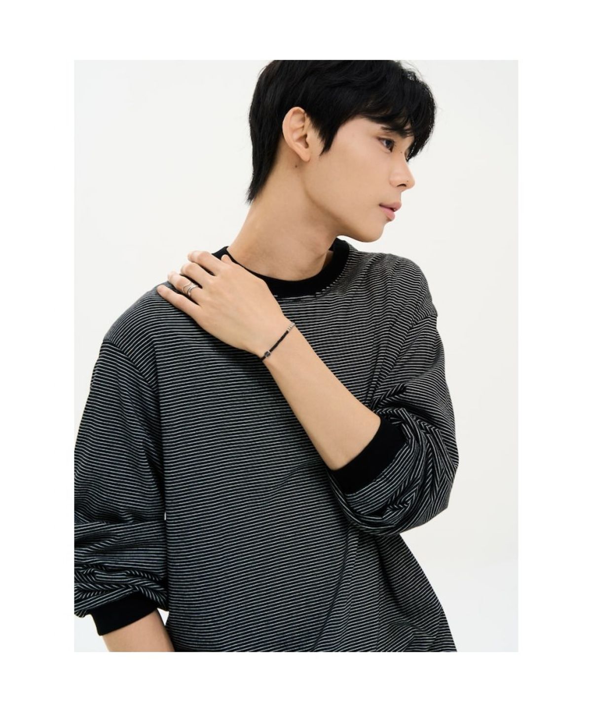 에잇세컨즈(8SECONDS) 데일리 스트라이프 긴소매 티셔츠  블랙