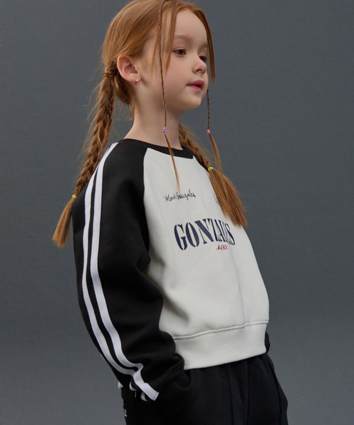 마크곤잘레스 키즈(MARK GONZALES KIDS) 곤잘레스 라글란 테이프 크롭 맨투맨_화이트_MG54TM53WH
