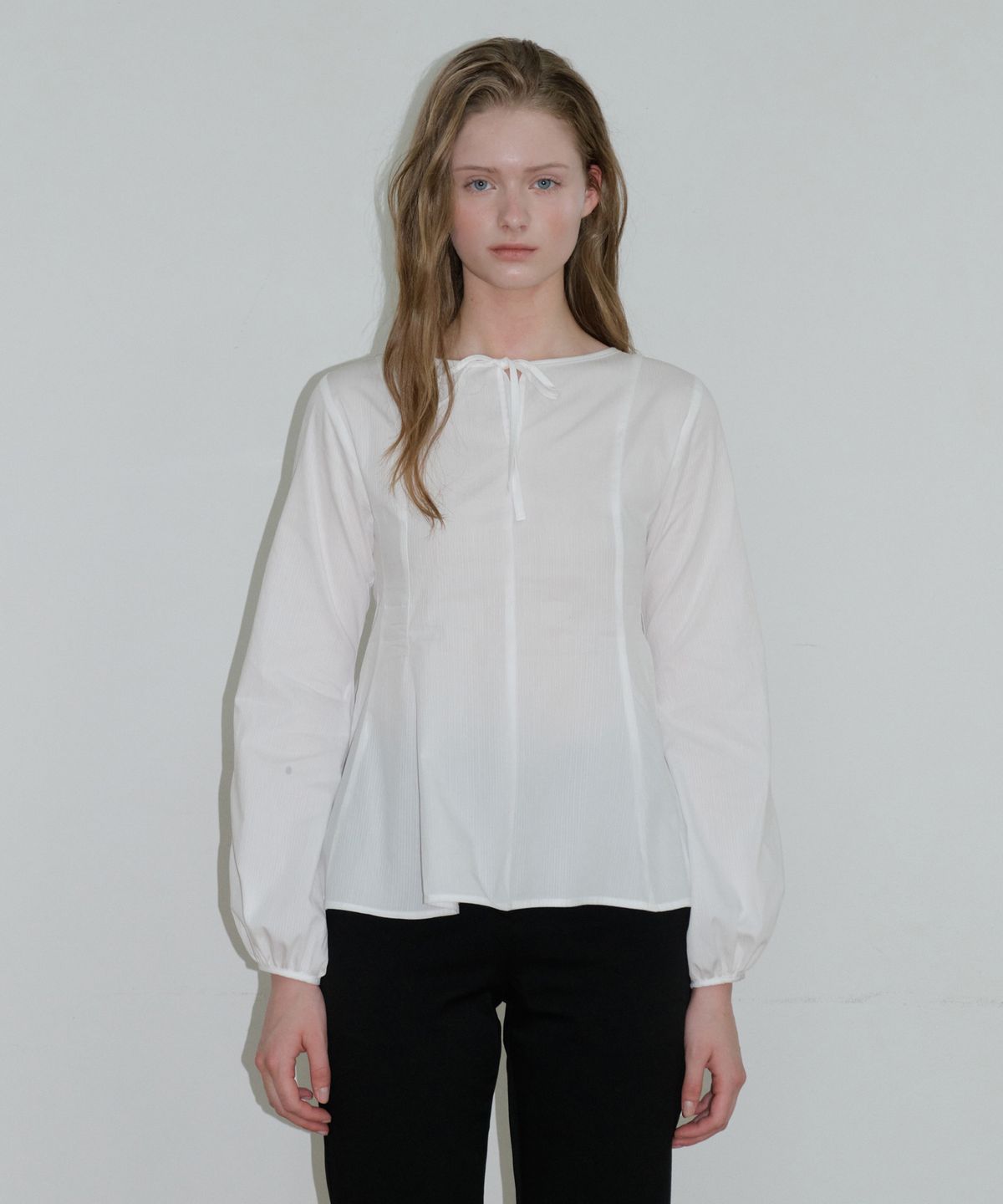리올그(REORG) PAP FLARE SLIT BLOUSE WHITE