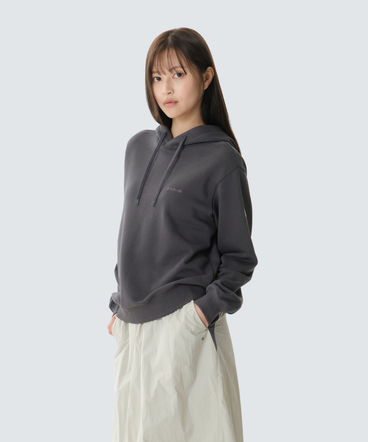스노우피크 어패럴(SNOWPEAK APPAREL) 랜드 여성 후드 티셔츠 (S26FWFHD61) Charcoal