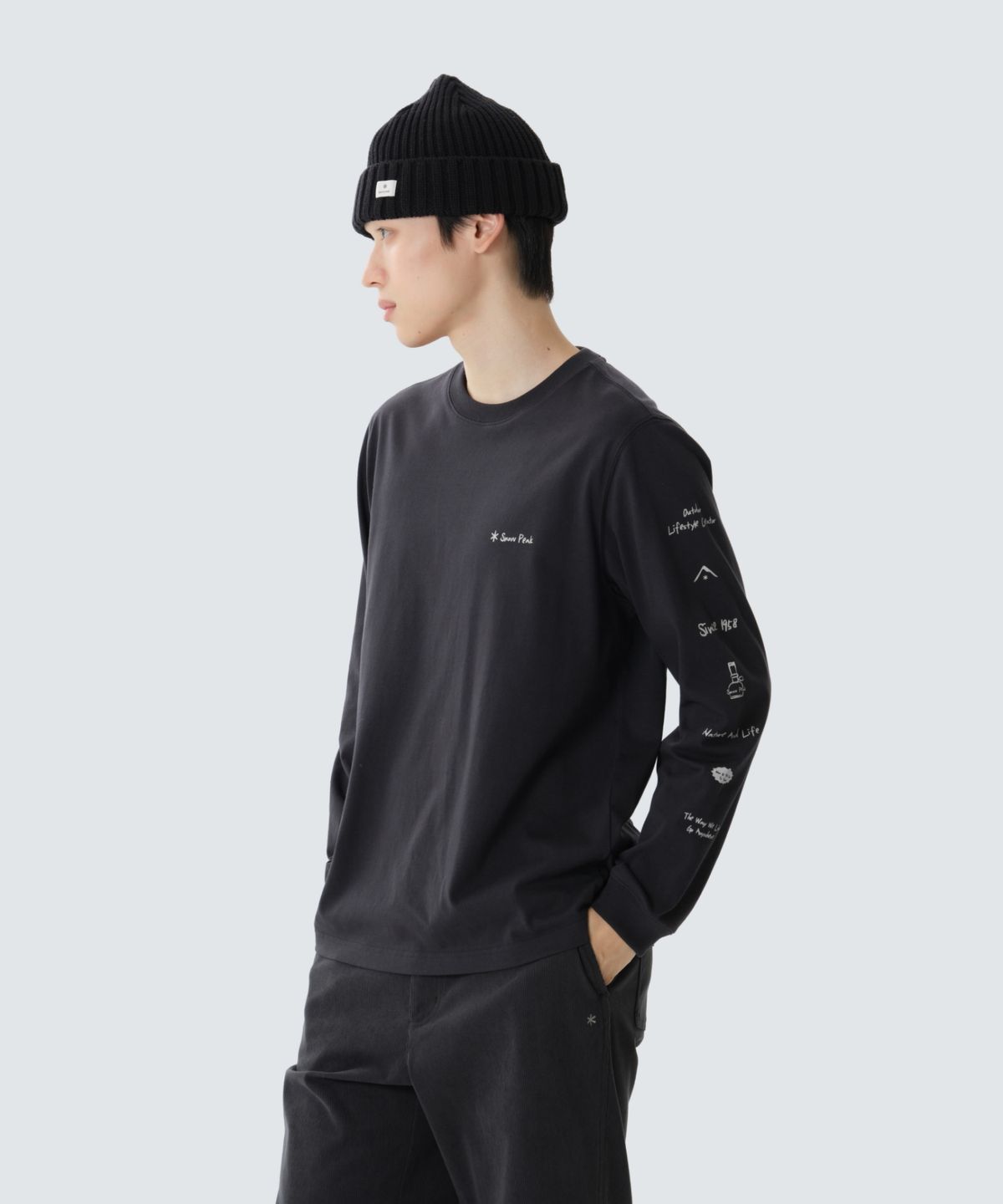 스노우피크 어패럴(SNOWPEAK APPAREL) 에어로웜 소매 그래픽 긴팔 티셔츠 (S26FUFTL24) Dark Charcoal