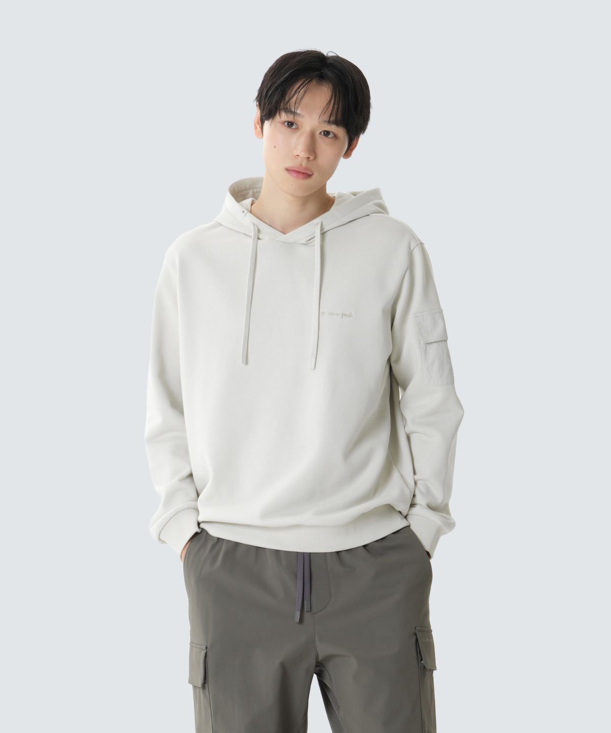 스노우피크 어패럴(SNOWPEAK APPAREL) 랜드 포켓 후드 티셔츠 (S26FMFHD60) Stone Gray