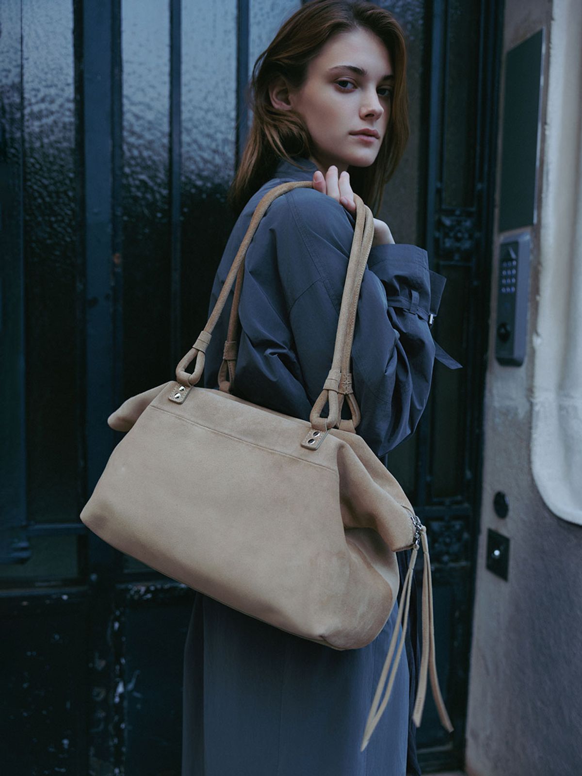 루에브르(LOEUVRE) Delier Shoulder Large (suede ver.) FA6AB381-NA